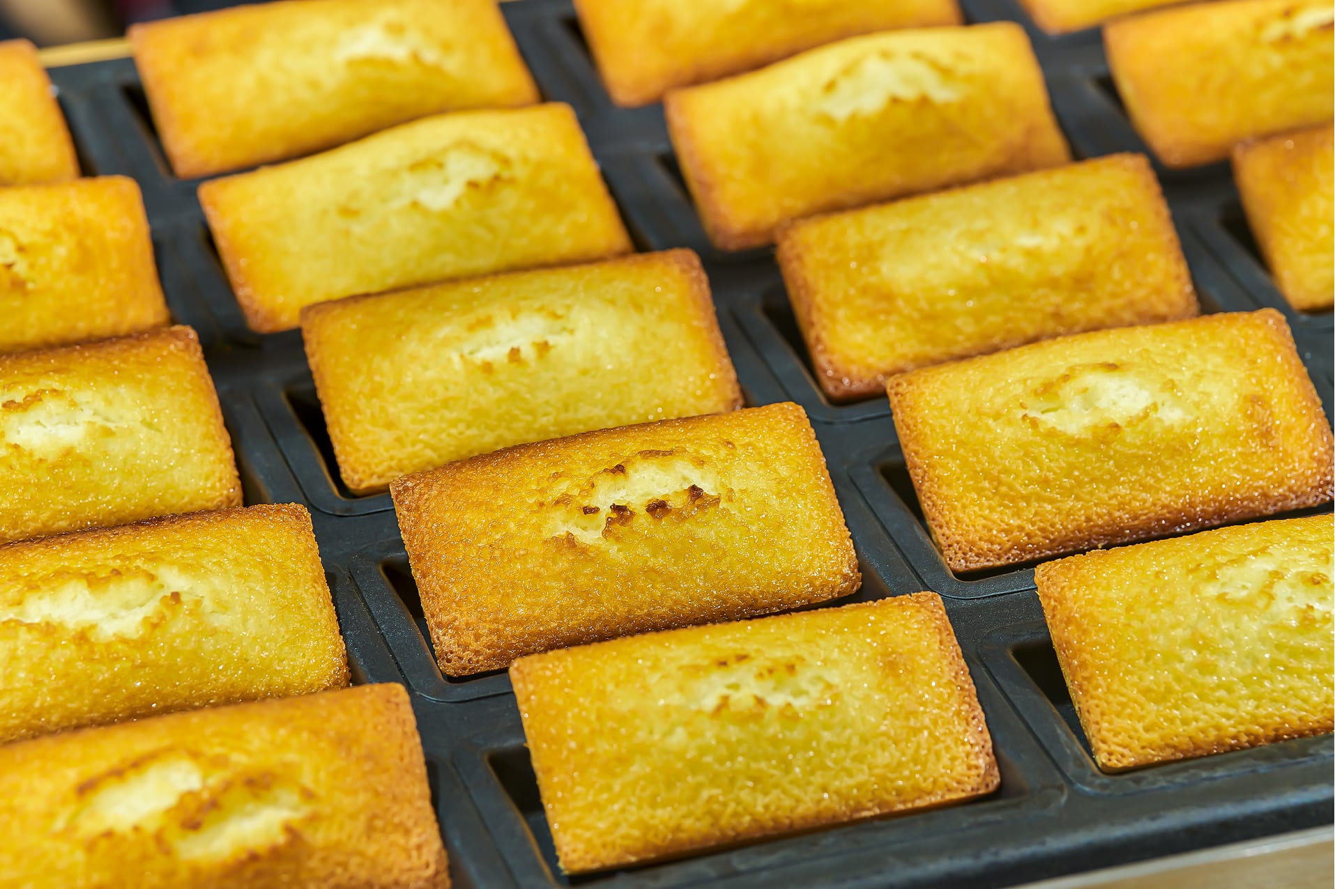 四国のテロワールを詰め込んだ新しいタイプの焼きたてフィナンシェ