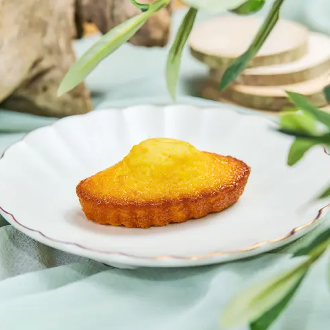 しっとりとした食感香り立つバター・アーモンドの風味